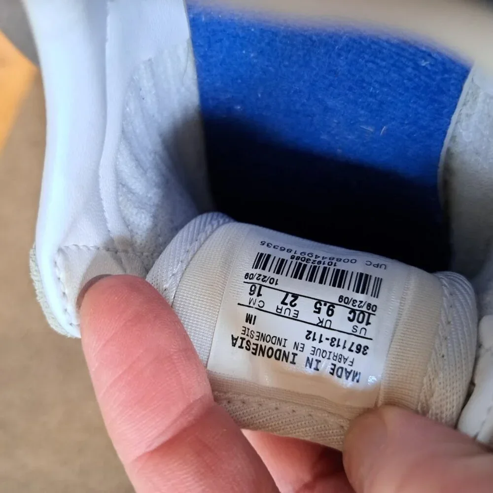 Nike Kids 10C white and Blue nike court low top shoes well loved condition